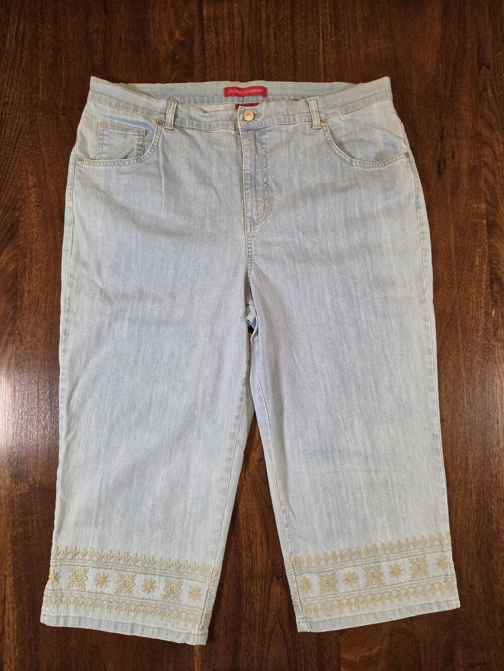 Gloria Vanderbilt Embroidered Hem Capri Jeans Light Wash Denim Size 18W